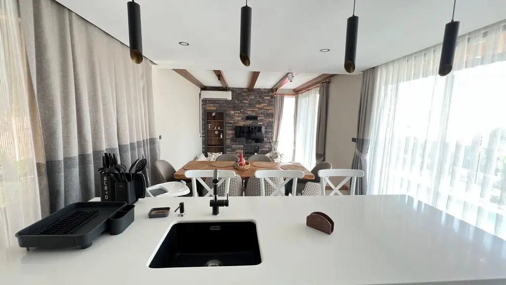 Fitted kitchen